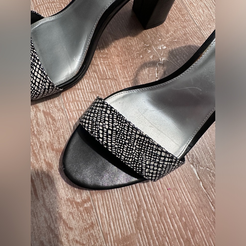 Heels - Picture 2 of 3